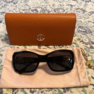 TORY BURCH LOGO SUNGLASSES!